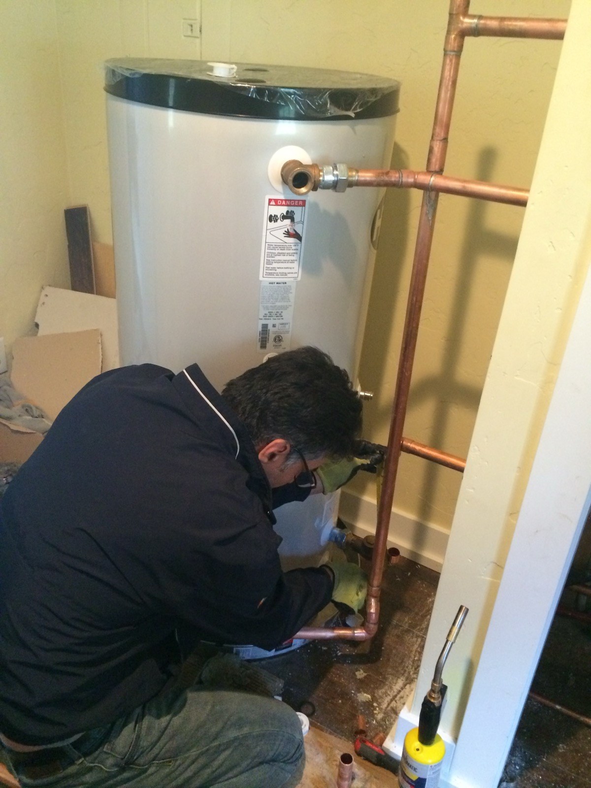 Residential water heater installation by Dr Plumbing & Heating in Redmond